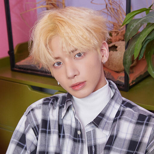 Taehyun's current profile picture on BigHit's website.